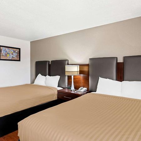 Econo Lodge Емпорія Екстер'єр фото