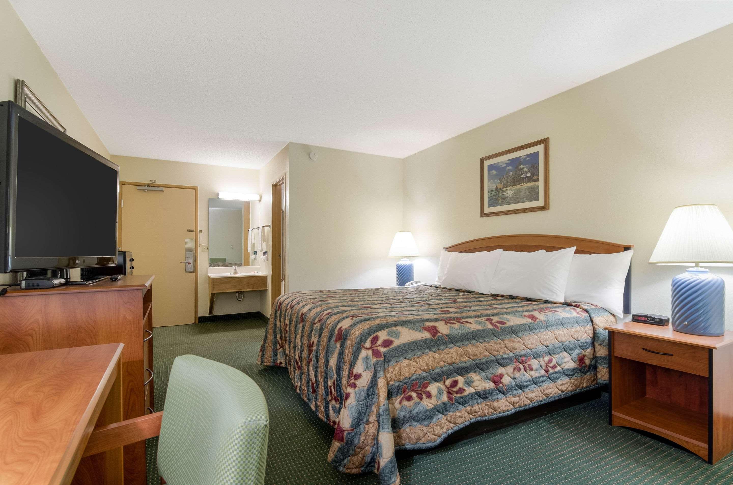 Econo Lodge Емпорія Екстер'єр фото