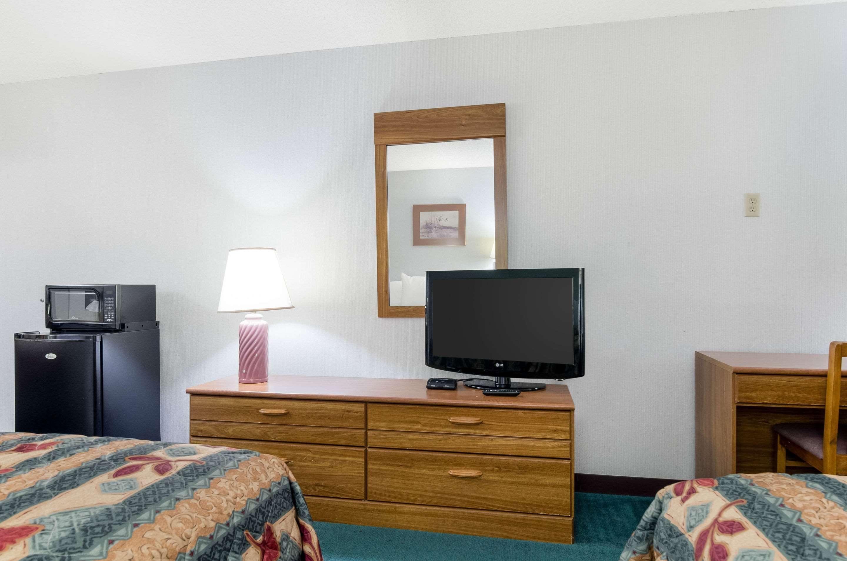 Econo Lodge Емпорія Екстер'єр фото