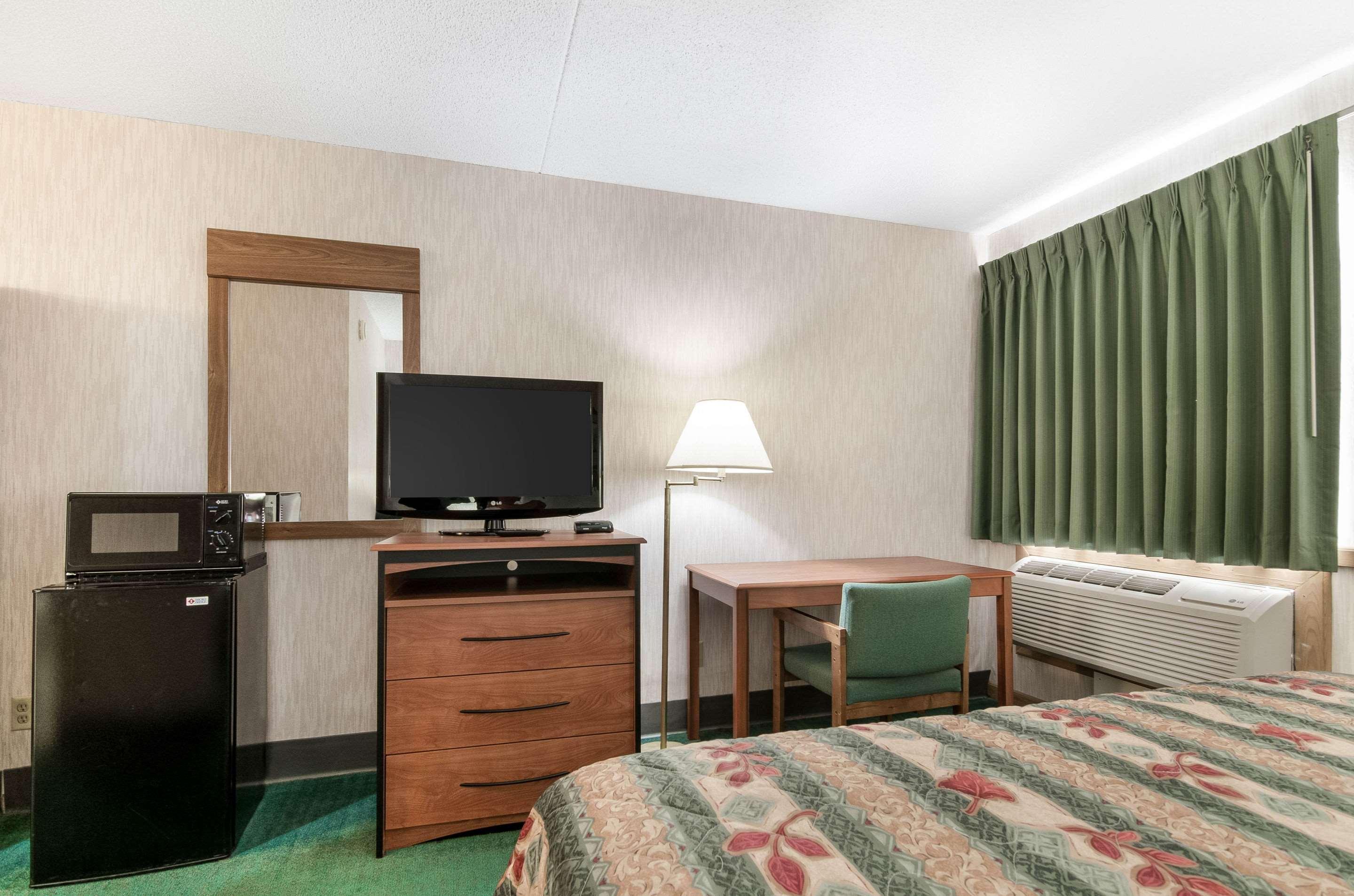 Econo Lodge Емпорія Екстер'єр фото