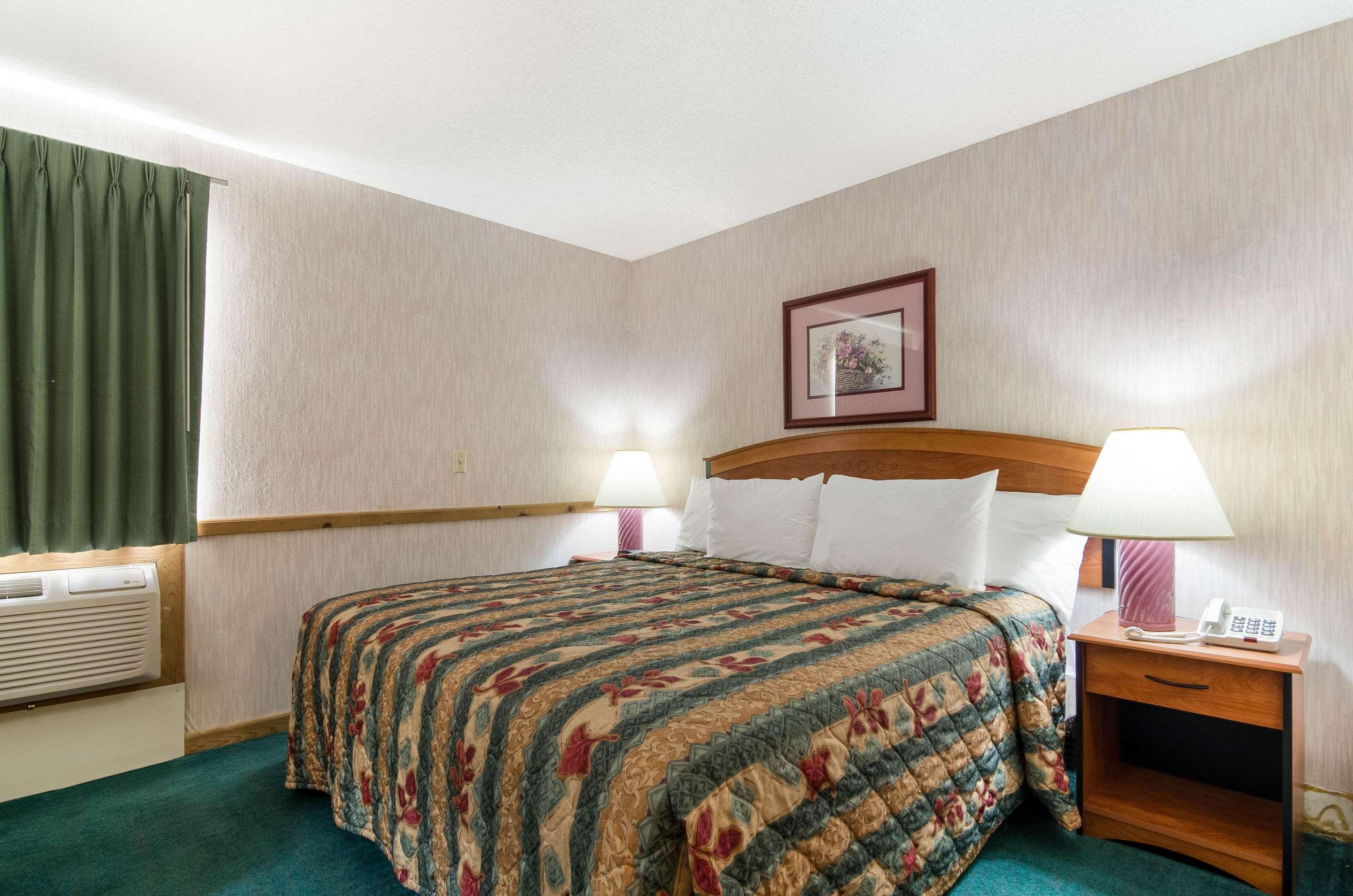 Econo Lodge Емпорія Екстер'єр фото