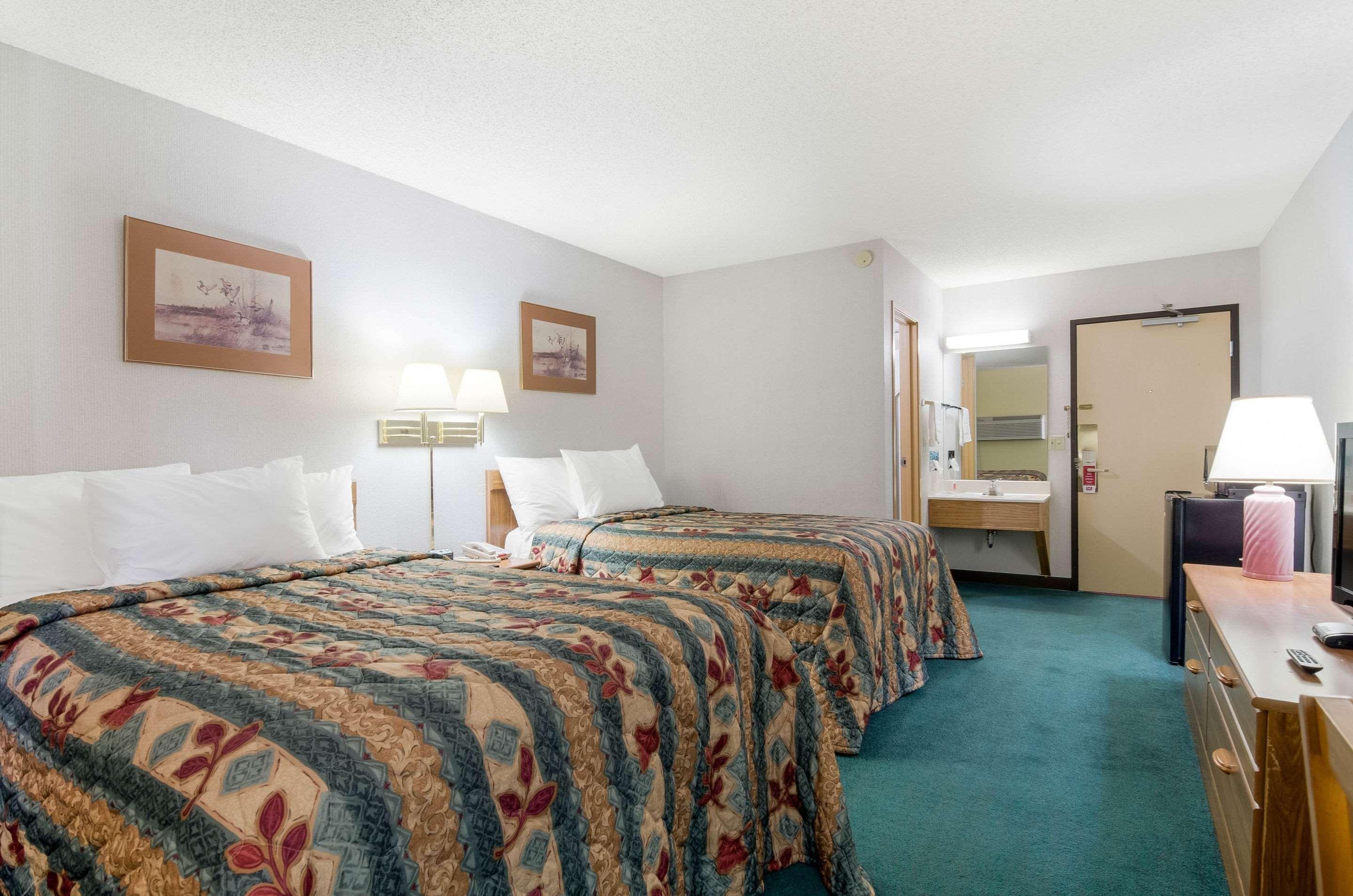 Econo Lodge Емпорія Екстер'єр фото