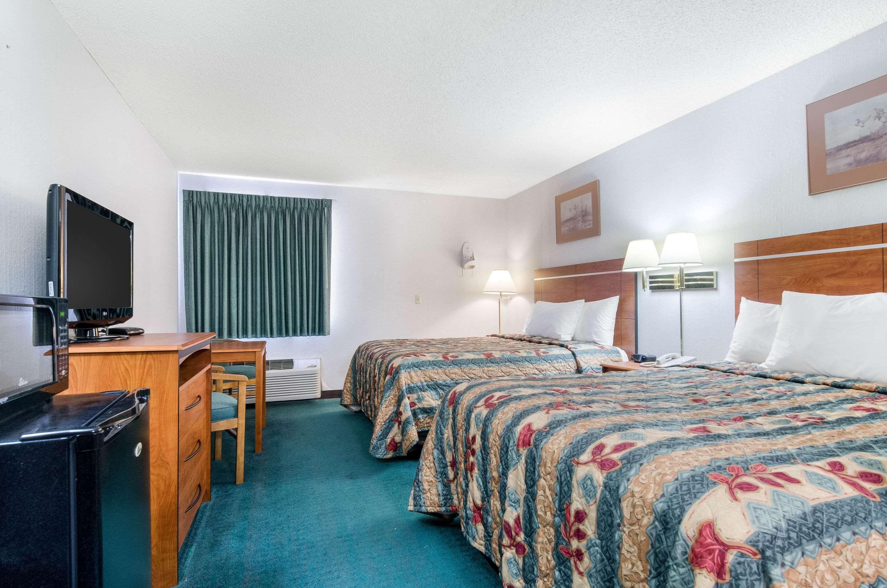 Econo Lodge Емпорія Екстер'єр фото