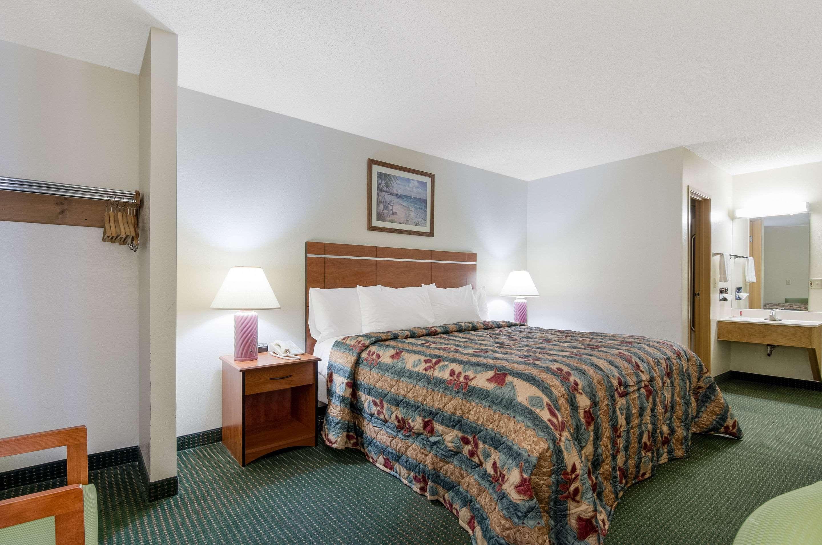 Econo Lodge Емпорія Екстер'єр фото