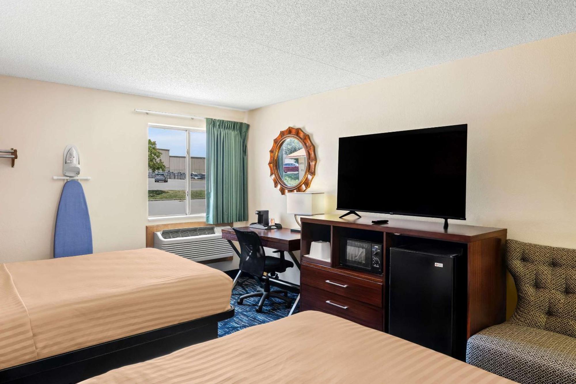 Econo Lodge Емпорія Екстер'єр фото