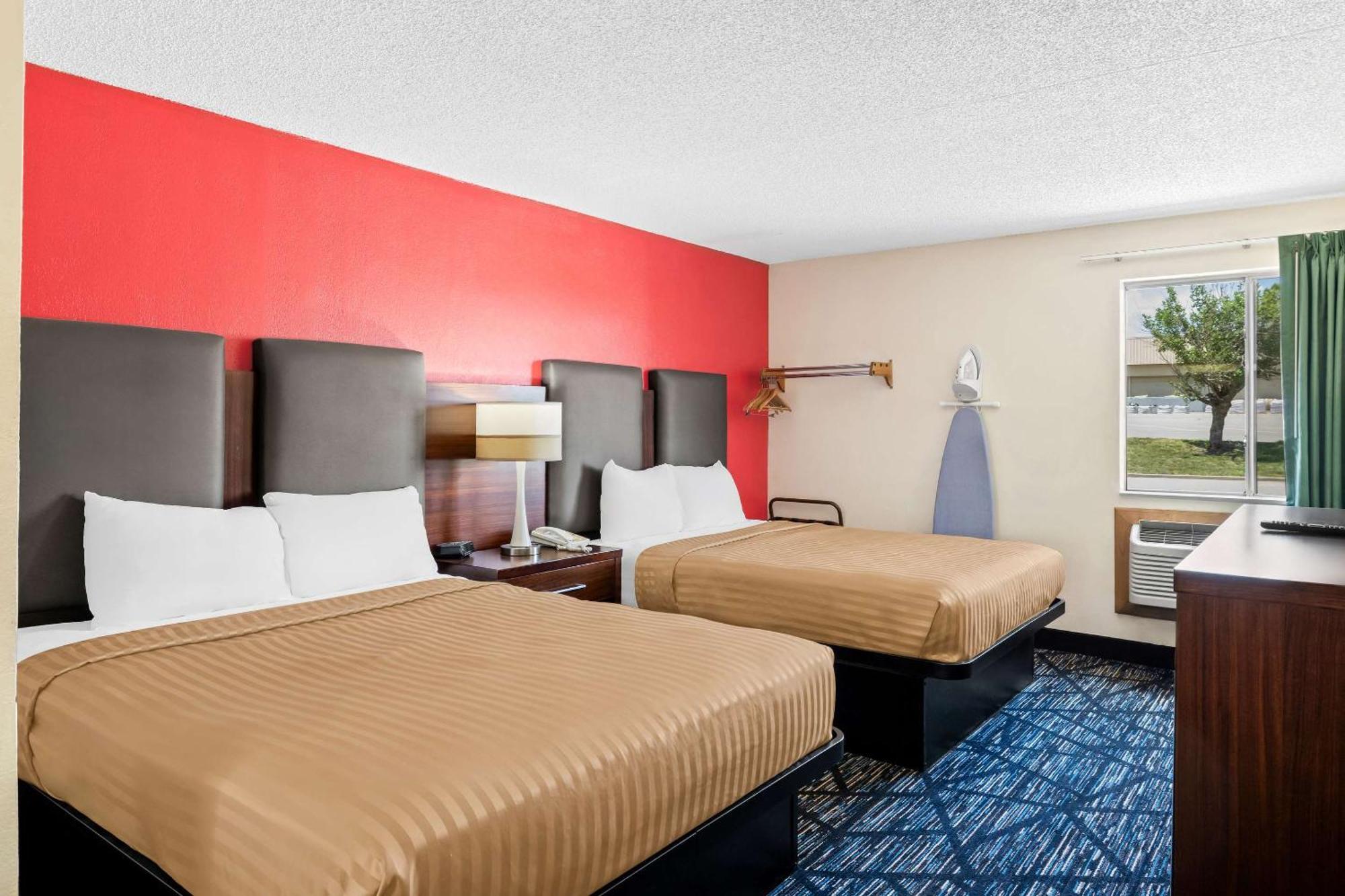 Econo Lodge Емпорія Екстер'єр фото