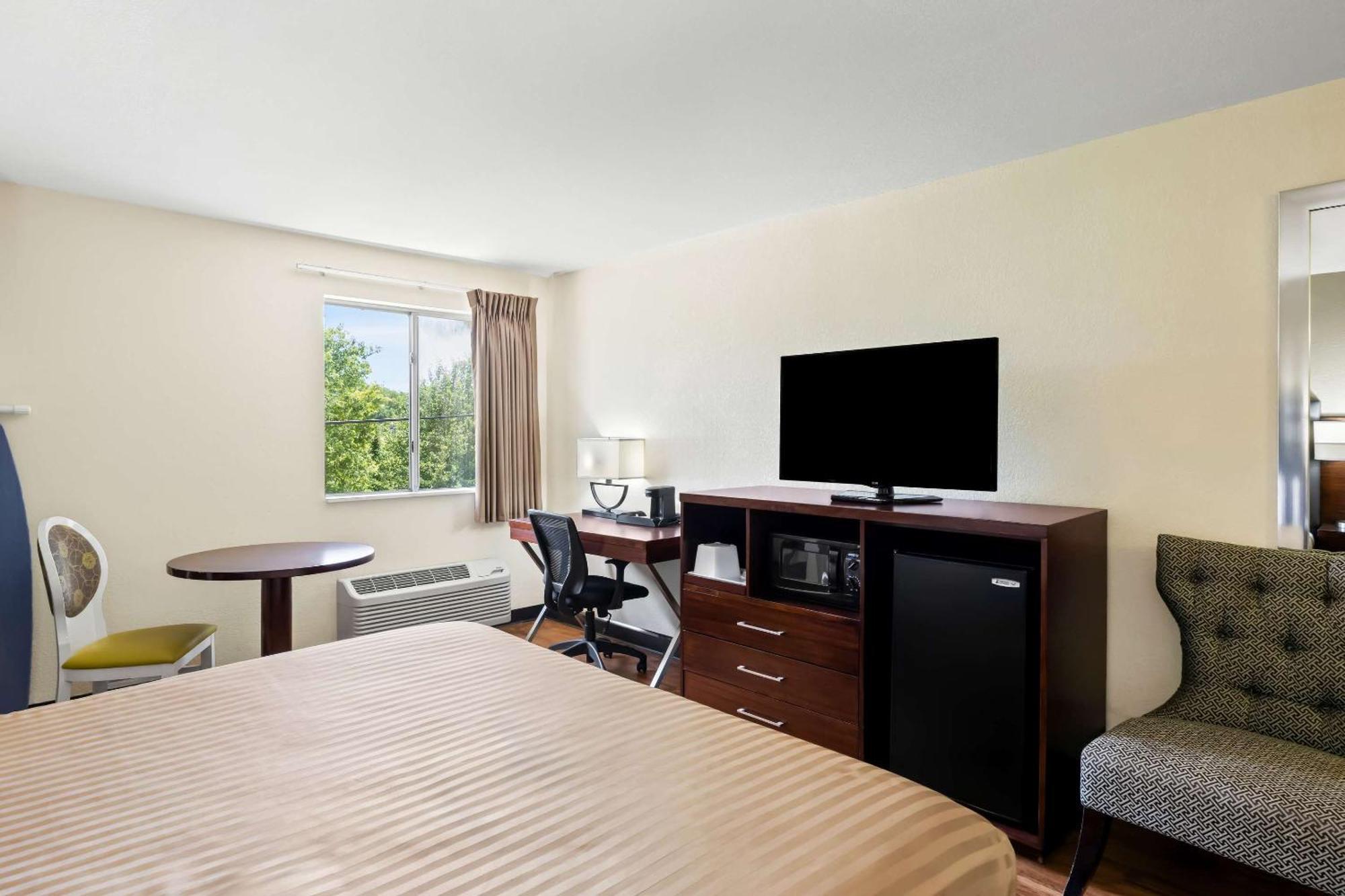 Econo Lodge Емпорія Екстер'єр фото