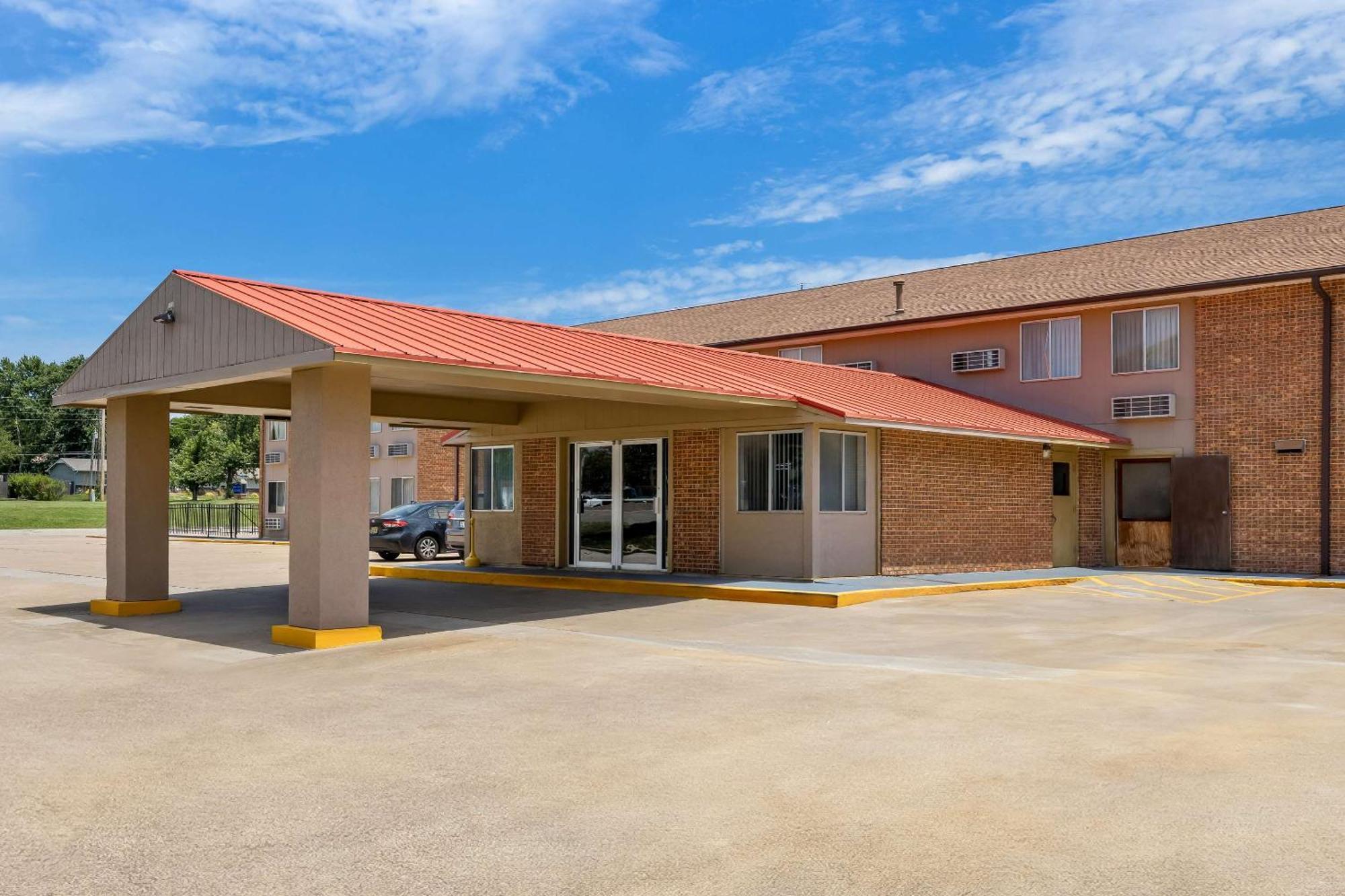Econo Lodge Емпорія Екстер'єр фото