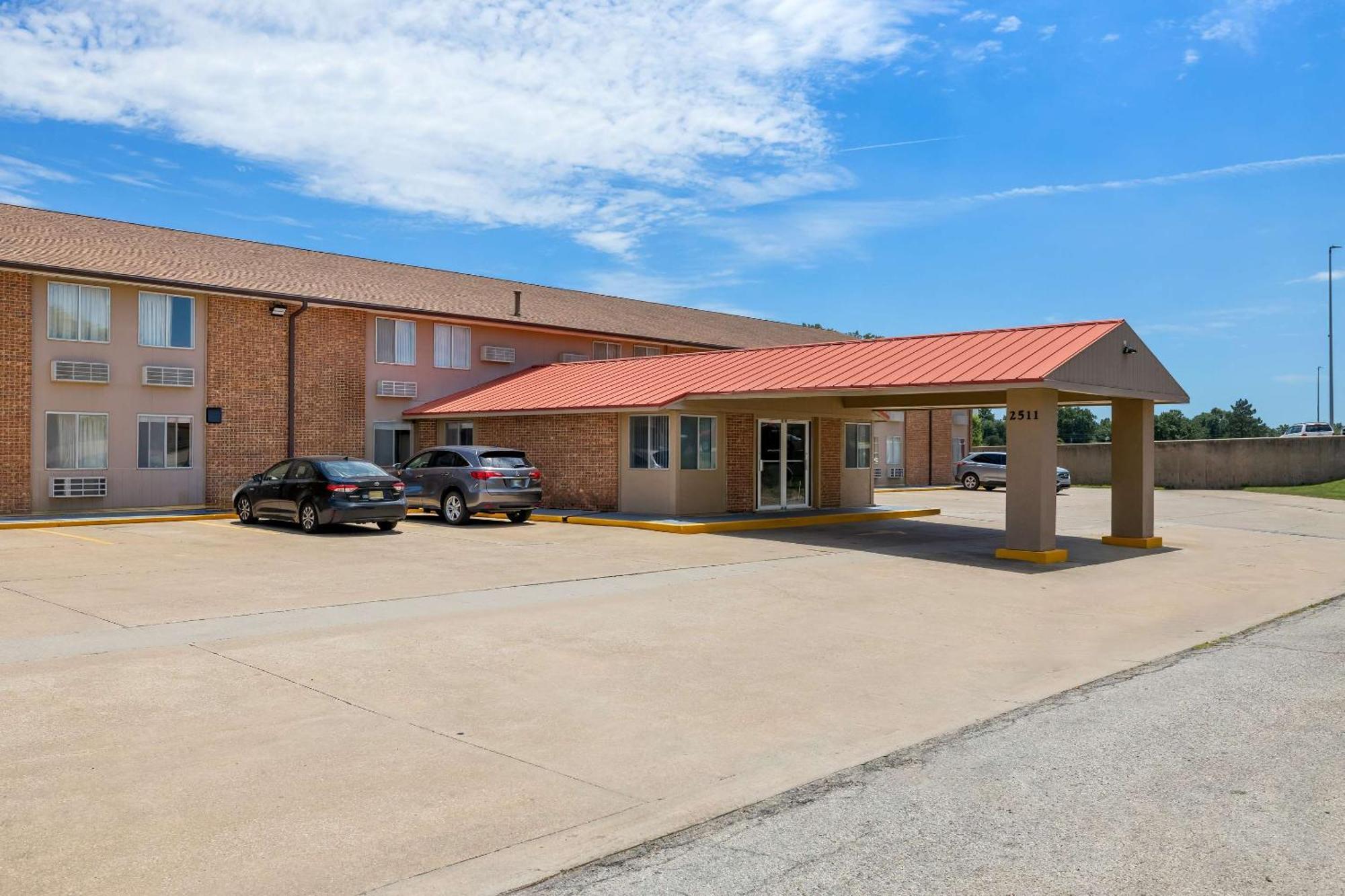 Econo Lodge Емпорія Екстер'єр фото